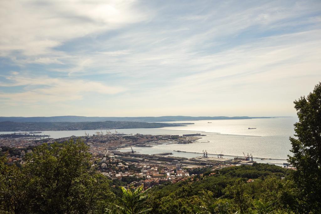 Casa Vacanze All'Angolo Trieste Exterior photo